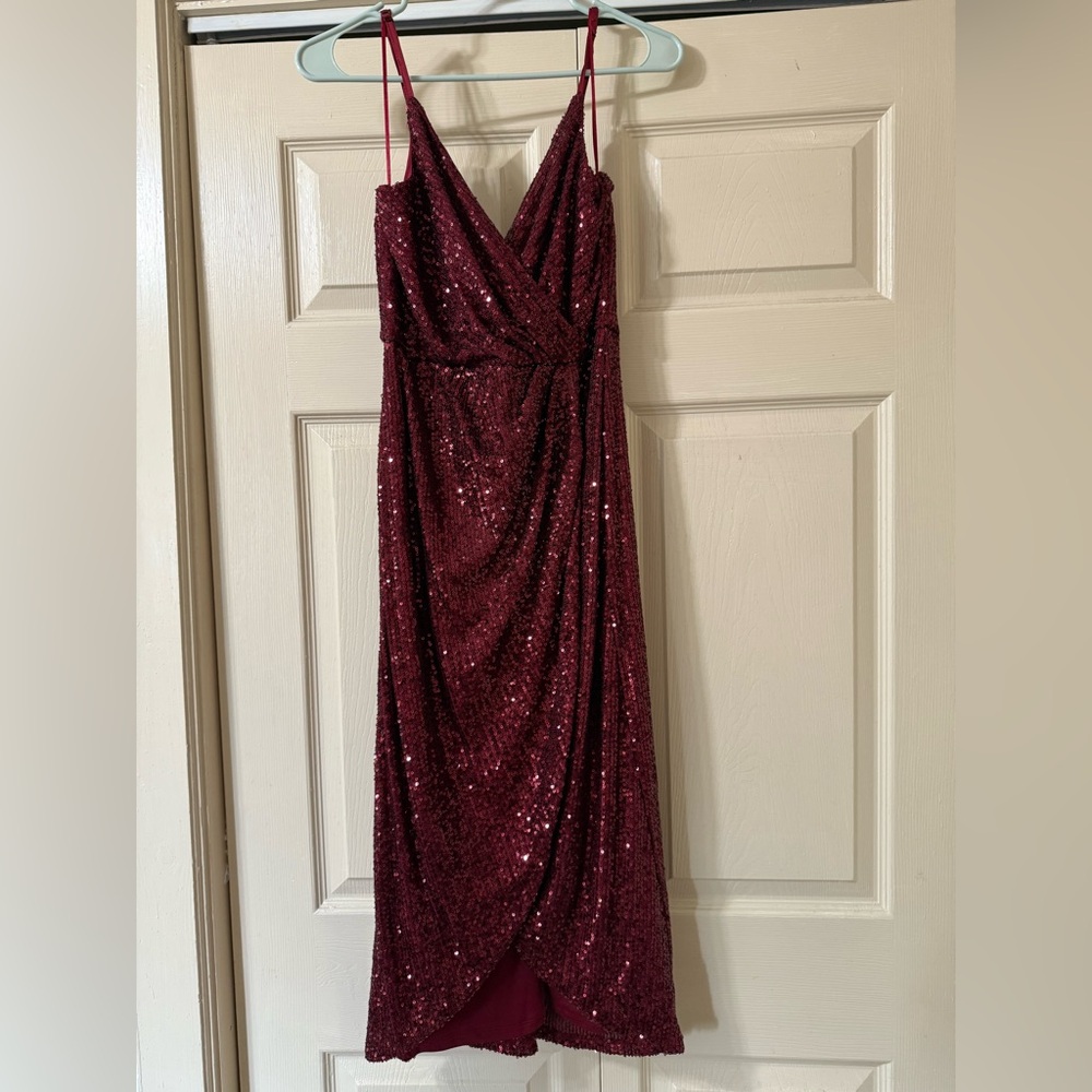 EUC Sequin, sparkly maroon midi dress from Francesca’s. Size small